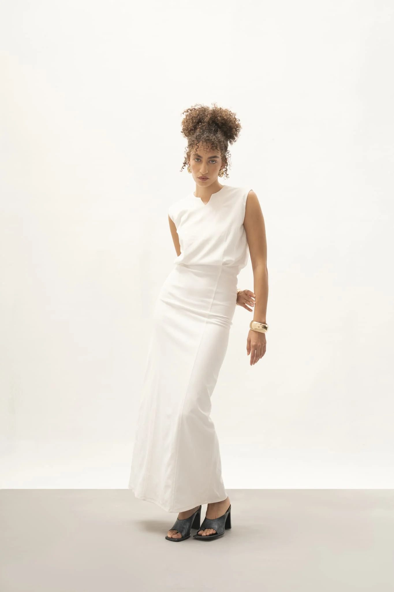 Avelia Sleeveless Maxi Dress - Image 5