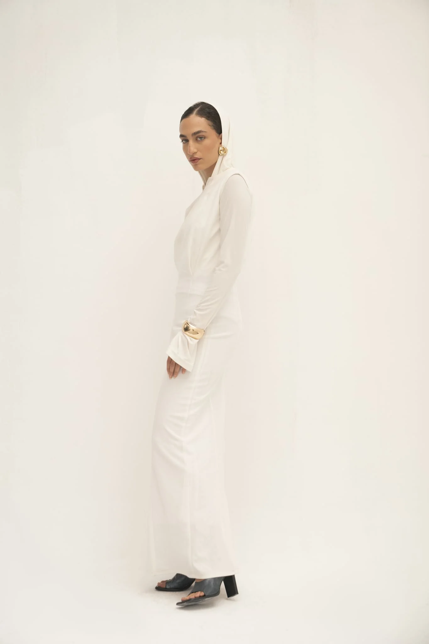 Avelia Sleeveless Maxi Dress - Image 8