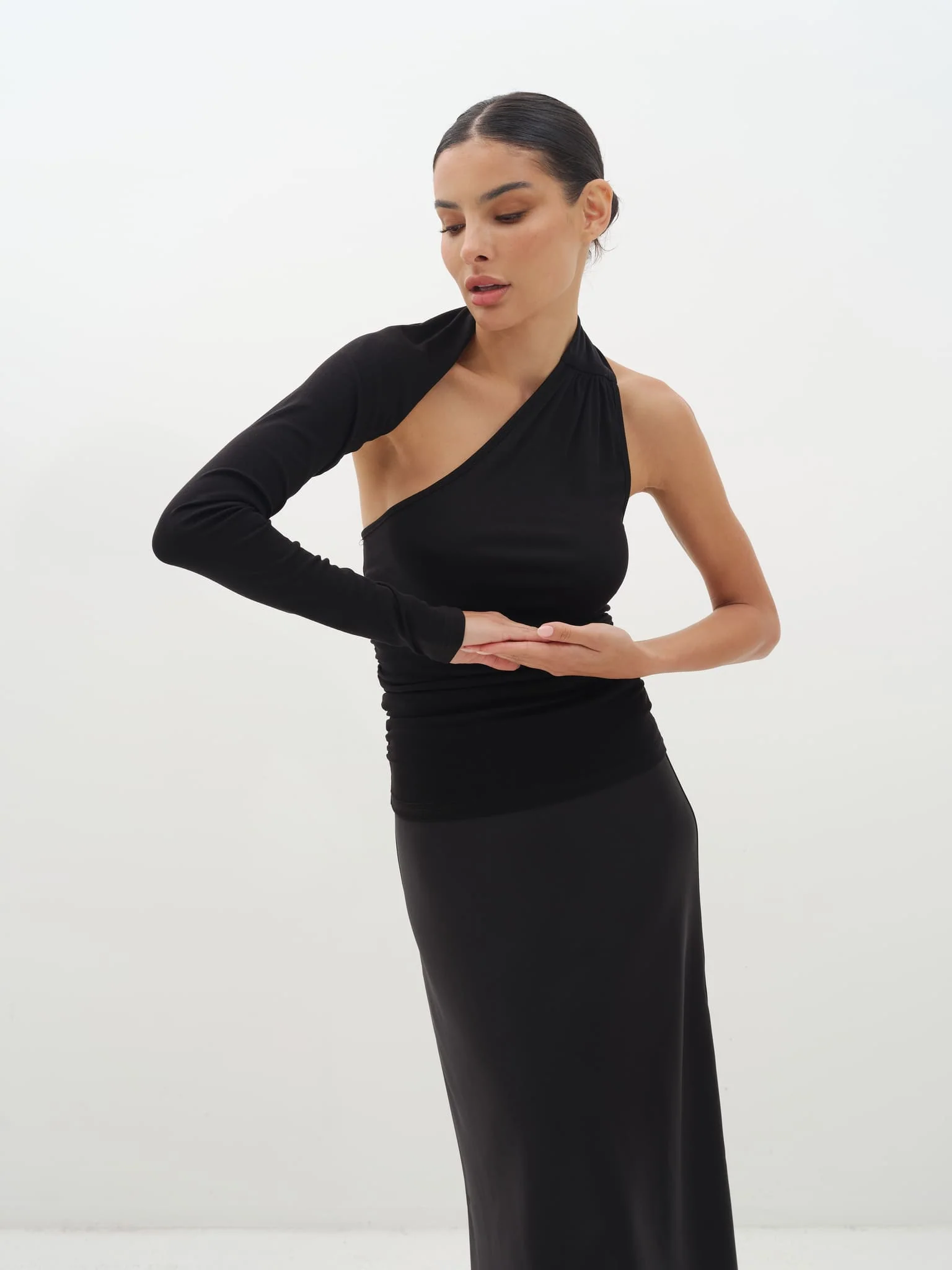 Neve One-Sleeve Asymmetric Top - Image 3